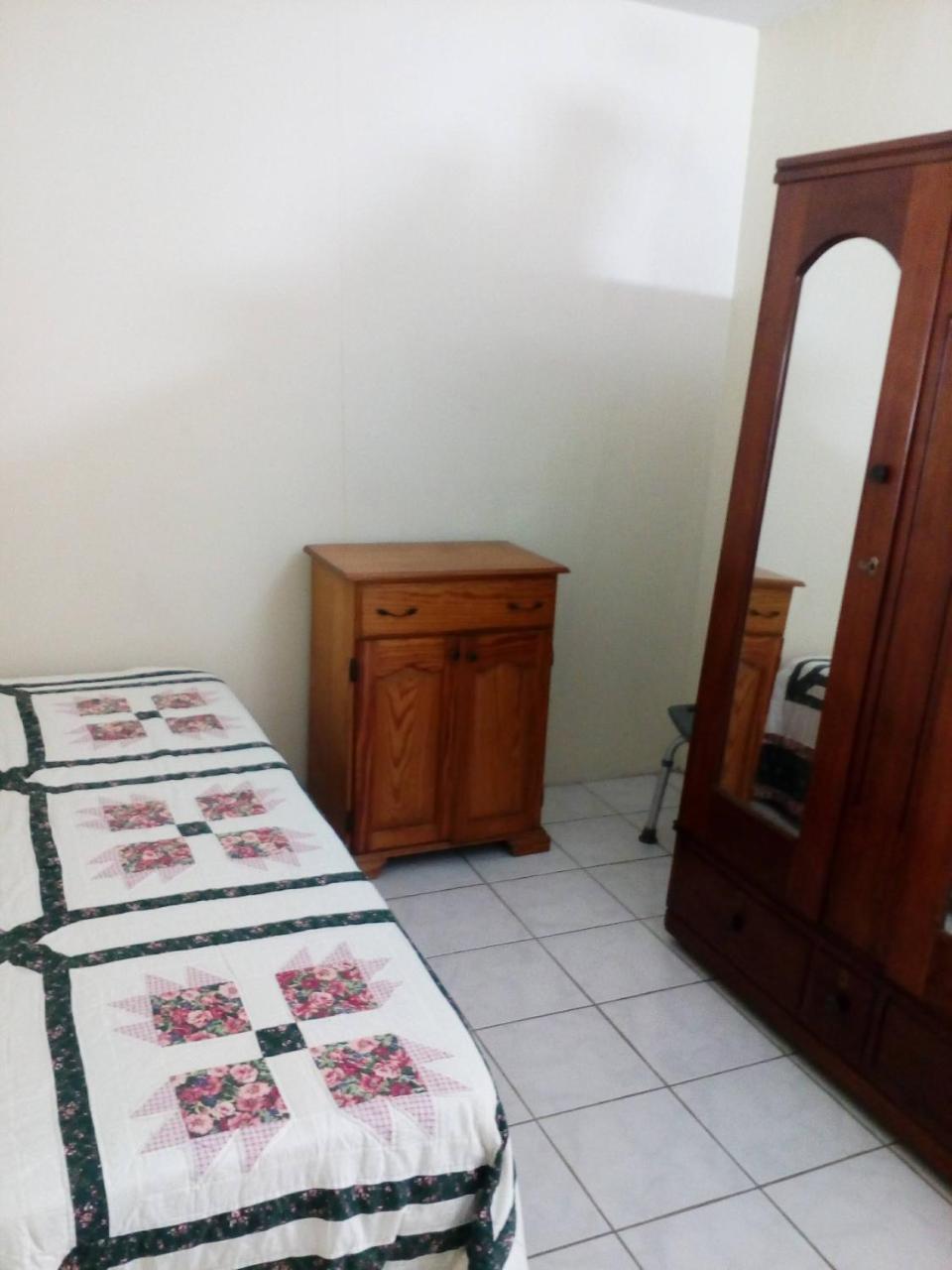 Cozy & Comfy Apartment พอร์ทมอร์ ภายนอก รูปภาพ