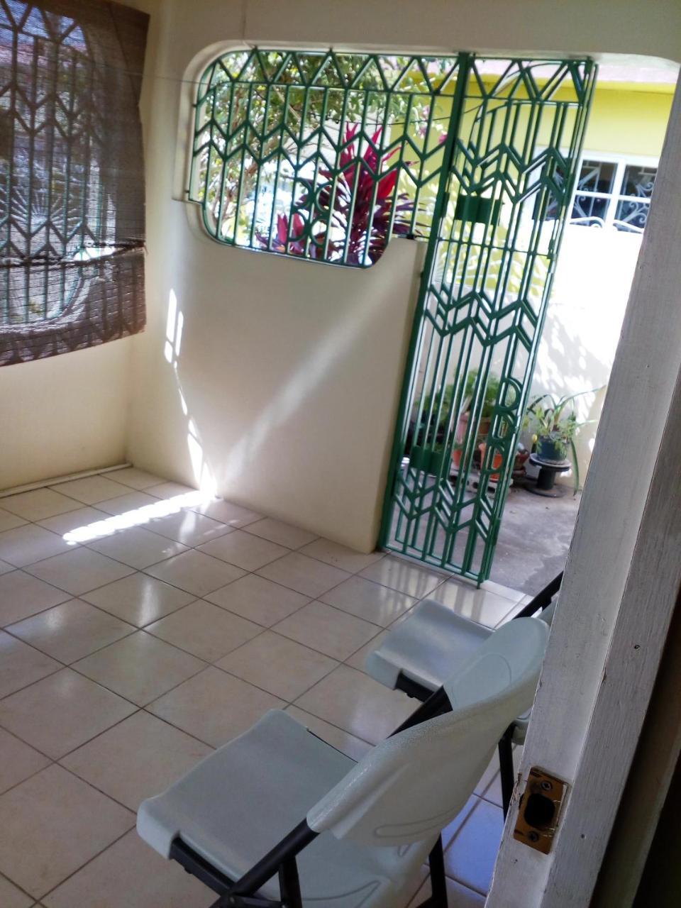 Cozy & Comfy Apartment พอร์ทมอร์ ภายนอก รูปภาพ